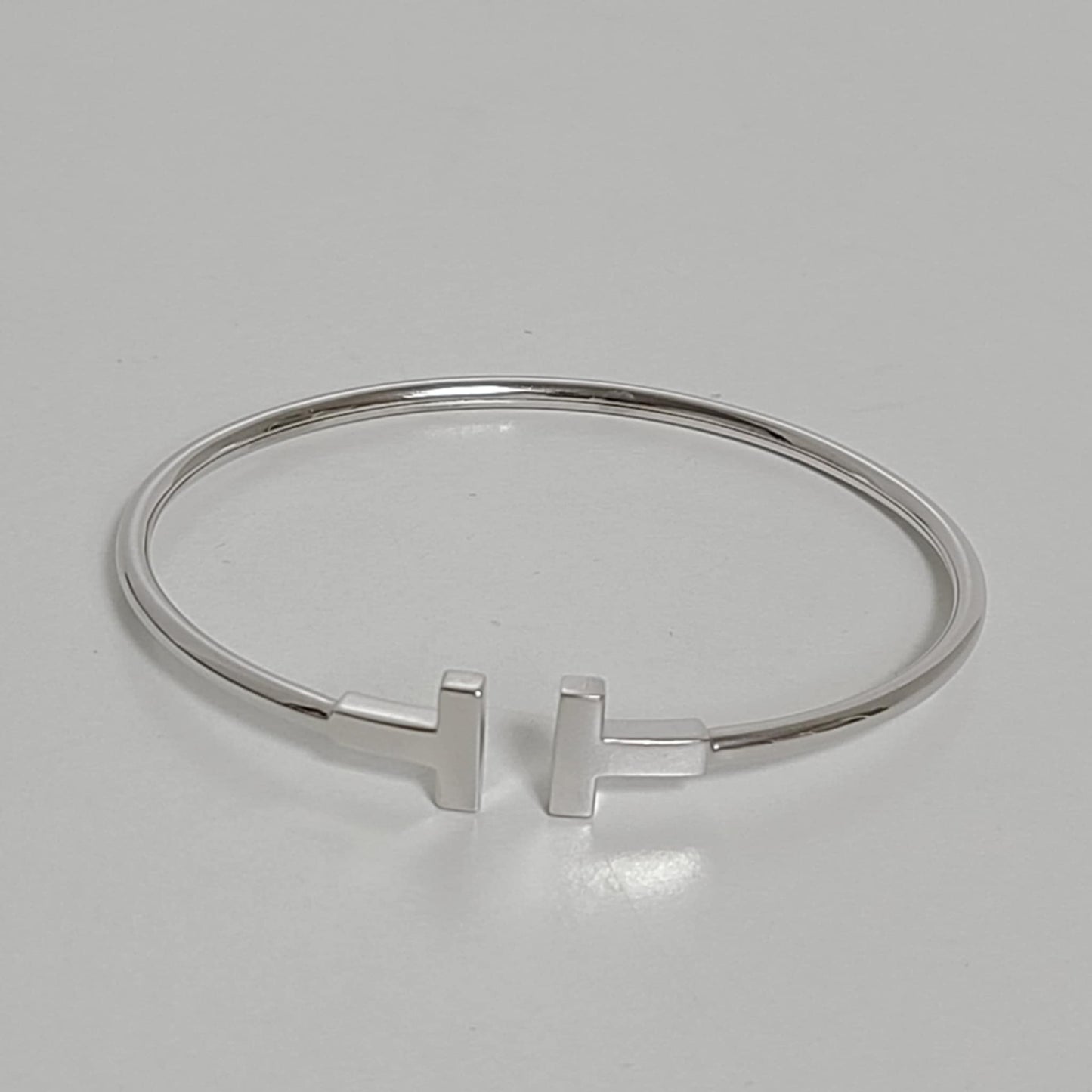 Tiffany & Co. T Wire Bangle – 18k White Gold | Luxury Bracelet