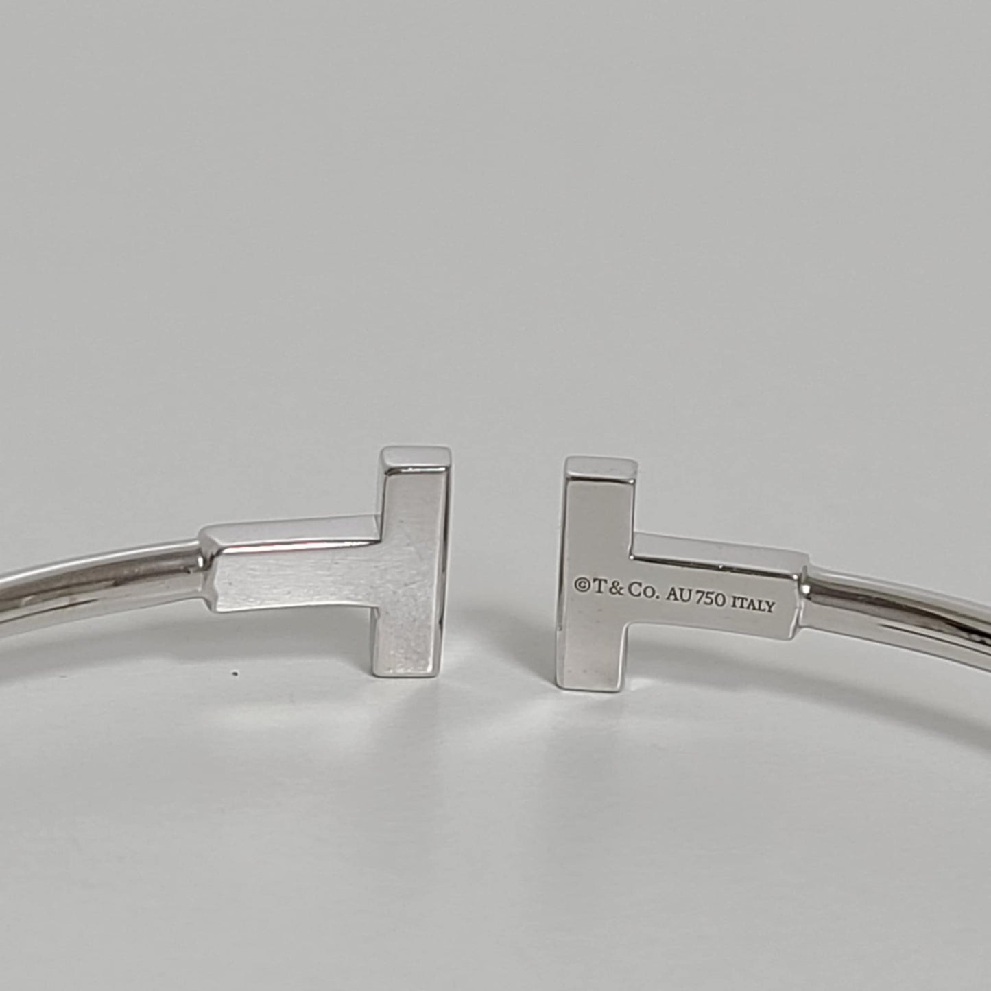 Tiffany & Co. T Wire Bangle – 18k White Gold | Luxury Bracelet
