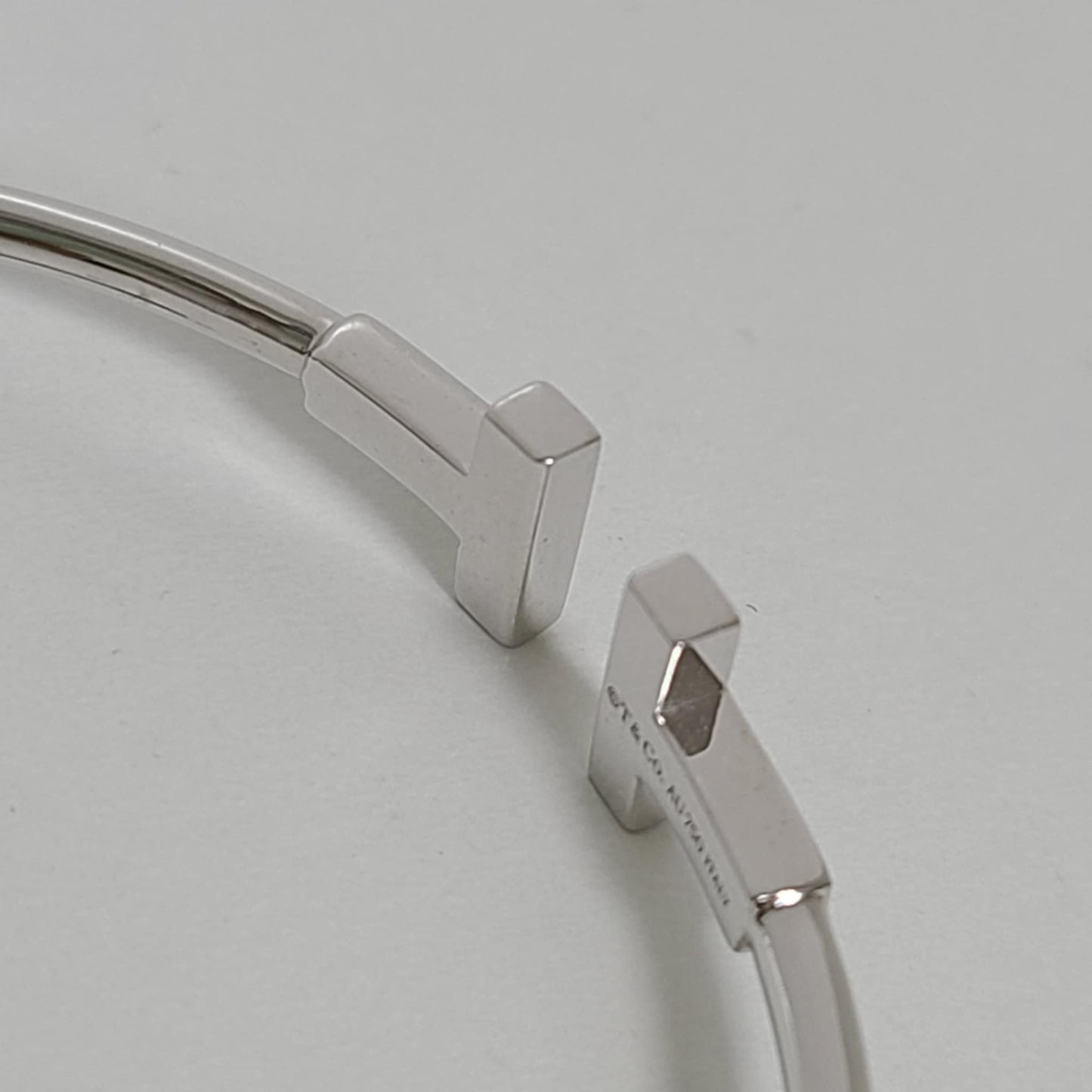 Tiffany & Co. T Wire Bangle – 18k White Gold | Luxury Bracelet