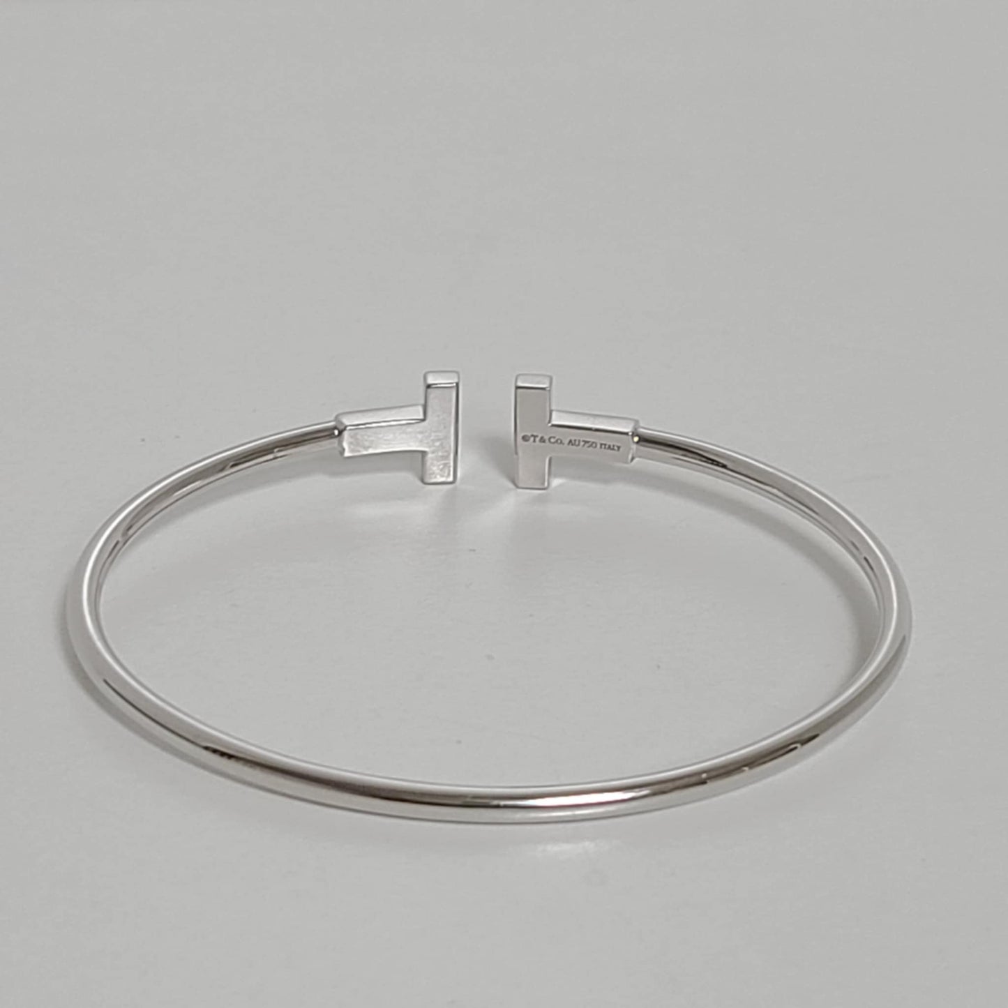 Tiffany & Co. T Wire Bangle – 18k White Gold | Luxury Bracelet