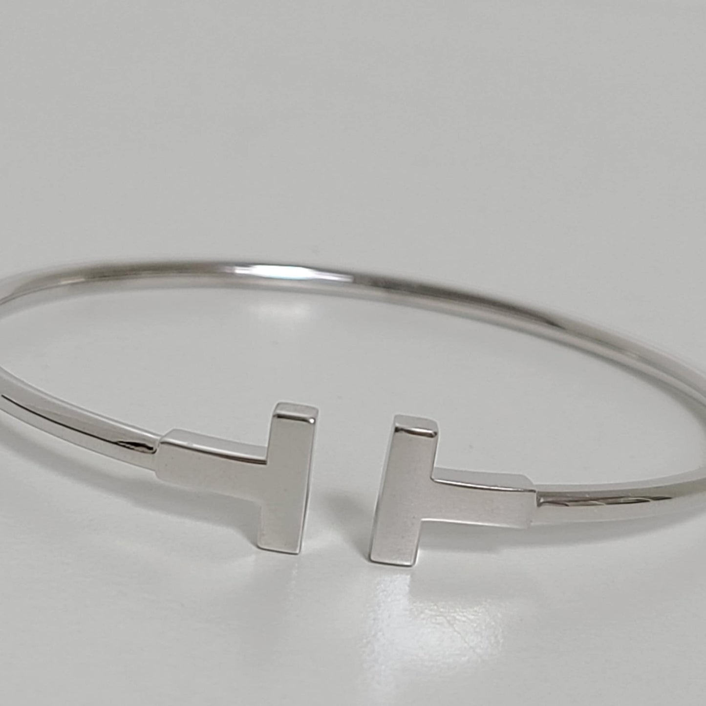 Tiffany & Co. T Wire Bangle – 18k White Gold | Luxury Bracelet